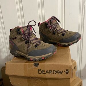 BEARPAW CORSICA HIKING BOOTS